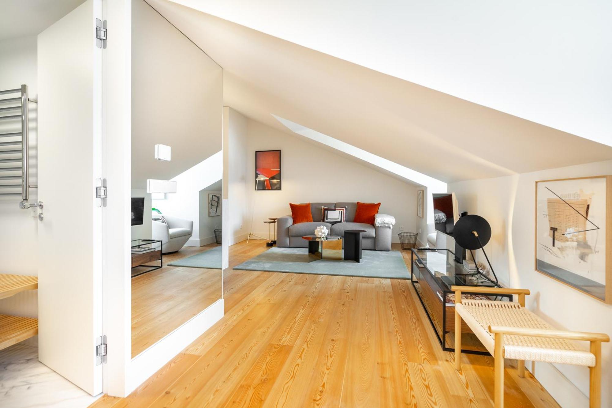 Whome Top-floor In Prime Location Apartment *