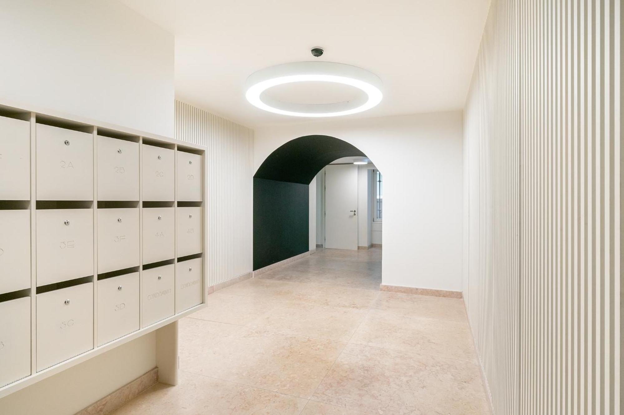 Whome Top-floor In Prime Location