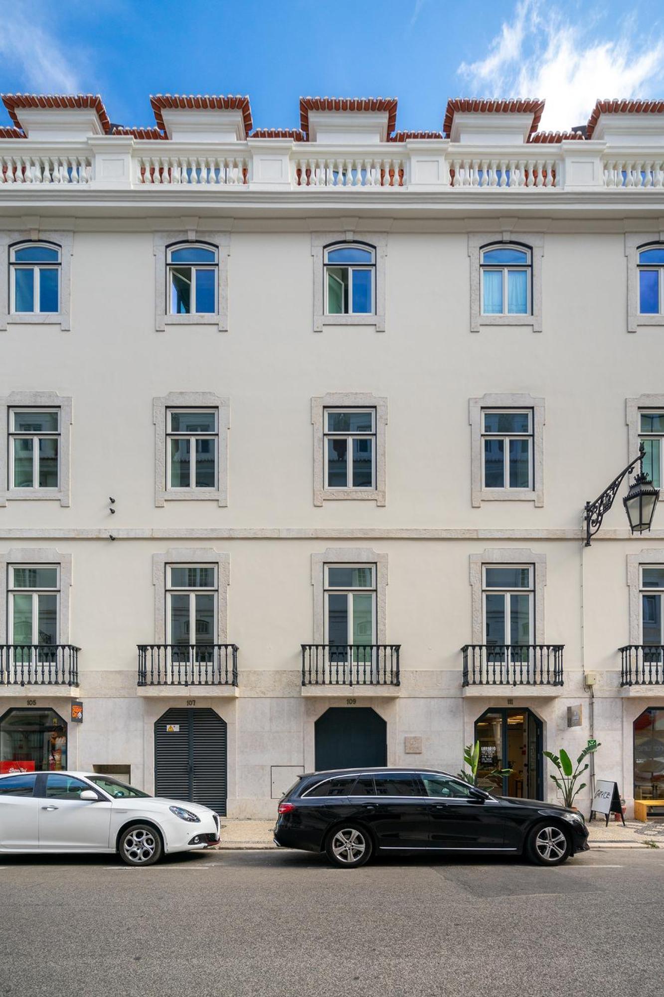 Whome Top-floor In Prime Location Apartment *